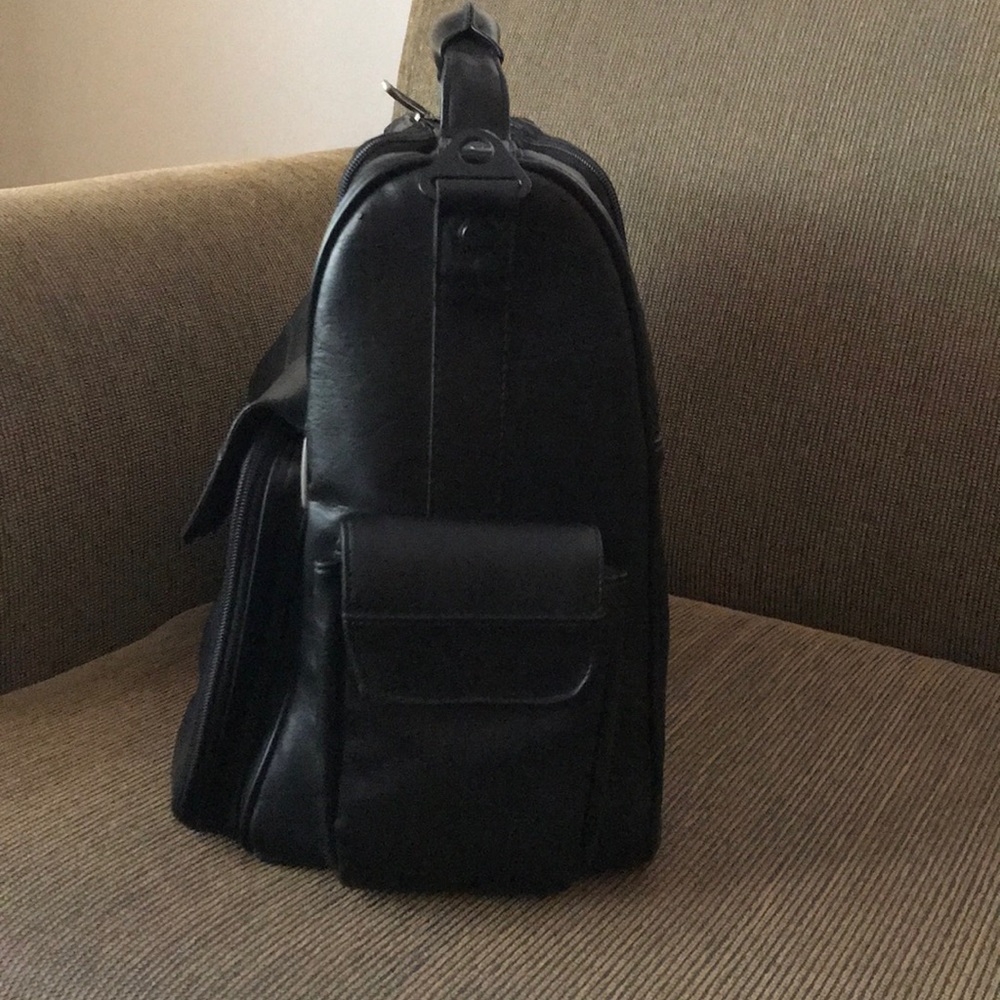 Leather case logic - Picture 6 of 9